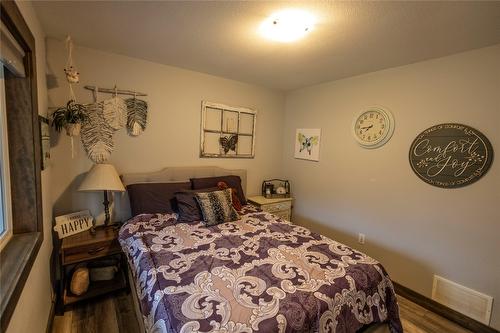 2098 Princeton/S'Land Road, Princeton, BC - Indoor Photo Showing Bedroom