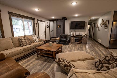 2098 Princeton/S'Land Road, Princeton, BC - Indoor Photo Showing Living Room