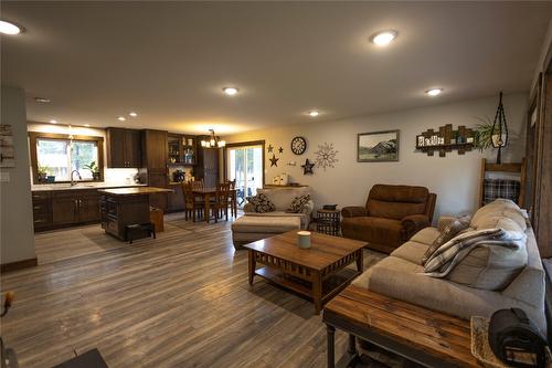 2098 Princeton/S'Land Road, Princeton, BC - Indoor Photo Showing Living Room