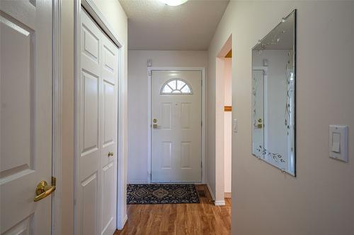 93-3900 27 Avenue, Vernon, BC - Indoor Photo Showing Other Room