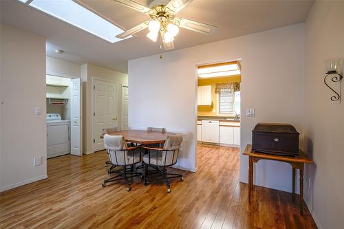 93-3900 27 Avenue, Vernon, BC - Indoor Photo Showing Dining Room