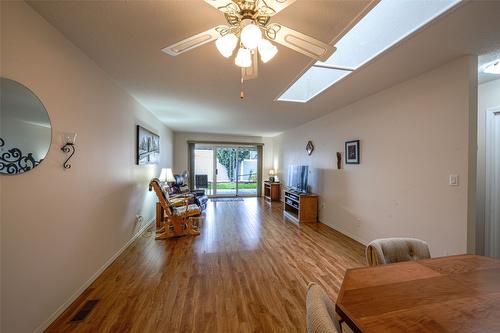 93-3900 27 Avenue, Vernon, BC - Indoor Photo Showing Dining Room