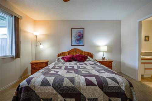 93-3900 27 Avenue, Vernon, BC - Indoor Photo Showing Bedroom