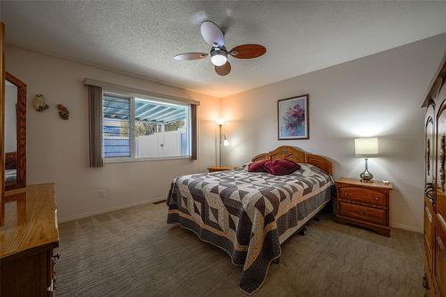 93-3900 27 Avenue, Vernon, BC - Indoor Photo Showing Bedroom