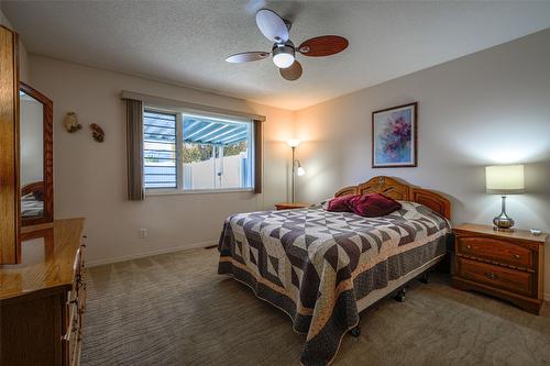 93-3900 27 Avenue, Vernon, BC - Indoor Photo Showing Bedroom