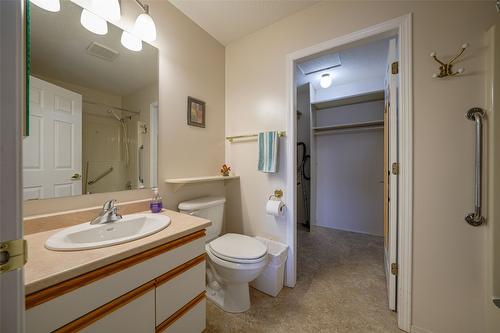 93-3900 27 Avenue, Vernon, BC - Indoor Photo Showing Bathroom