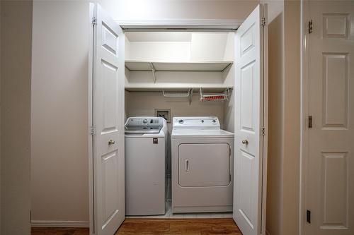 93-3900 27 Avenue, Vernon, BC - Indoor Photo Showing Laundry Room