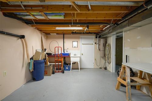 93-3900 27 Avenue, Vernon, BC - Indoor Photo Showing Basement