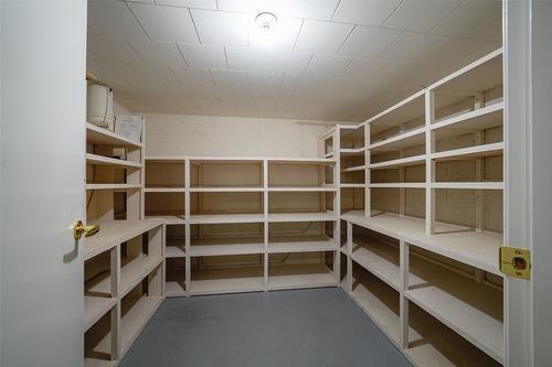 93-3900 27 Avenue, Vernon, BC - Indoor With Storage