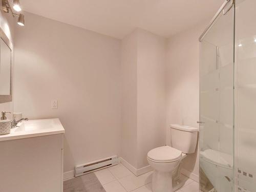 Salle de bains - 767 Rue Guillemette, Laval (Fabreville), QC - Indoor Photo Showing Bathroom