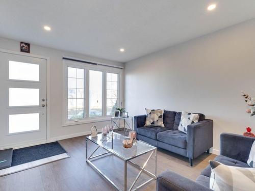 Salon - 767 Rue Guillemette, Laval (Fabreville), QC - Indoor Photo Showing Living Room