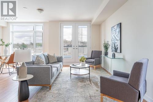 48 Dandara Gate, Vaughan, ON - Indoor Photo Showing Living Room