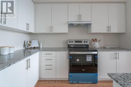 48 Dandara Gate, Vaughan, ON - Indoor Photo Showing Kitchen With Upgraded Kitchen