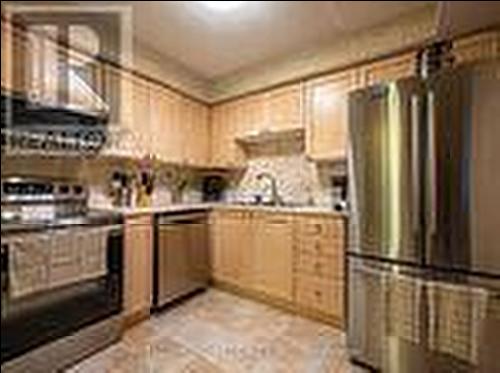 303 - 64 Sidney Belsey Crescent, Toronto, ON - Indoor Photo Showing Kitchen