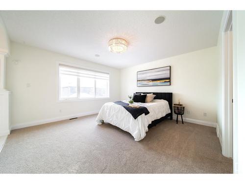 2615 Blue Jay Cl Nw, Edmonton, AB - Indoor Photo Showing Bedroom