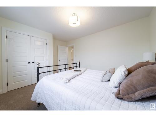 2615 Blue Jay Cl Nw, Edmonton, AB - Indoor Photo Showing Bedroom