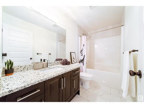 2615 Blue Jay Cl Nw, Edmonton, AB - Indoor Photo Showing Bathroom