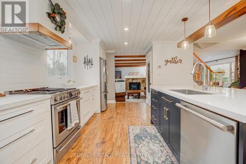 16 Wayne Crescent, Quinte West, ON - Indoor Photo Showing Kitchen With Upgraded Kitchen