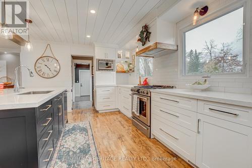 16 Wayne Crescent, Quinte West, ON - Indoor Photo Showing Kitchen With Upgraded Kitchen