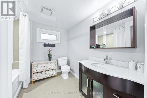 12 Mc Crackin Court N, Vaughan, ON - Indoor Photo Showing Bathroom