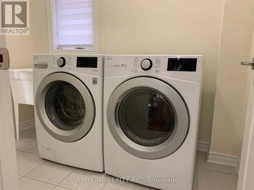 45 Allangrove Avenue E, East Gwillimbury, ON - Indoor Photo Showing Laundry Room