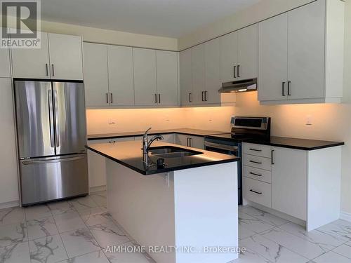 45 Allangrove Avenue E, East Gwillimbury, ON - Indoor Photo Showing Kitchen