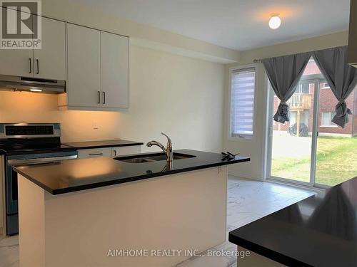 45 Allangrove Avenue E, East Gwillimbury, ON - Indoor Photo Showing Kitchen