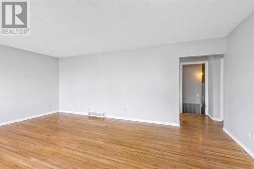 1515 43 Street Se, Calgary, AB - Indoor Photo Showing Other Room