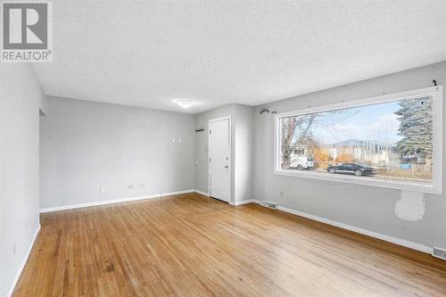 1515 43 Street Se, Calgary, AB - Indoor Photo Showing Other Room