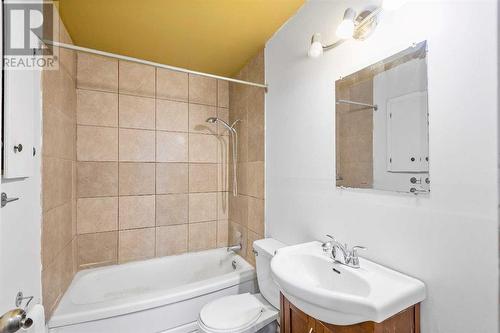 1515 43 Street Se, Calgary, AB - Indoor Photo Showing Bathroom