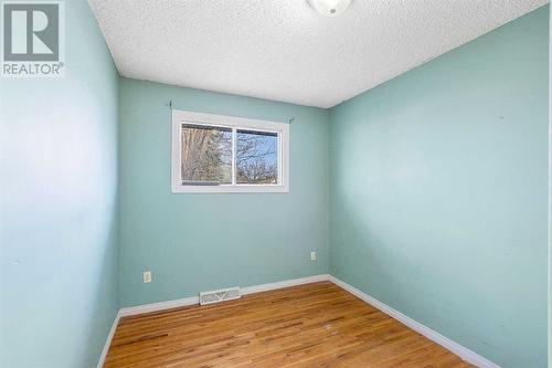 1515 43 Street Se, Calgary, AB - Indoor Photo Showing Other Room