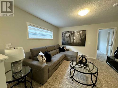 20 Cranbrook Green Se, Calgary, AB - Indoor Photo Showing Living Room