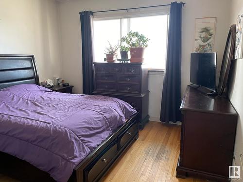 9624 75A St Nw, Edmonton, AB - Indoor Photo Showing Bedroom