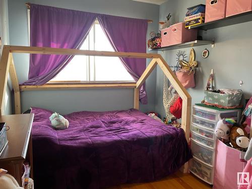 9624 75A St Nw, Edmonton, AB - Indoor Photo Showing Bedroom