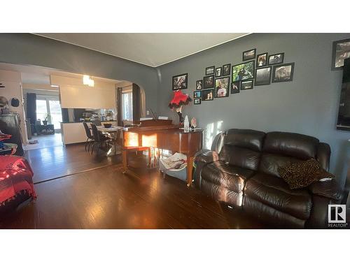 9624 75A St Nw, Edmonton, AB - Indoor Photo Showing Other Room