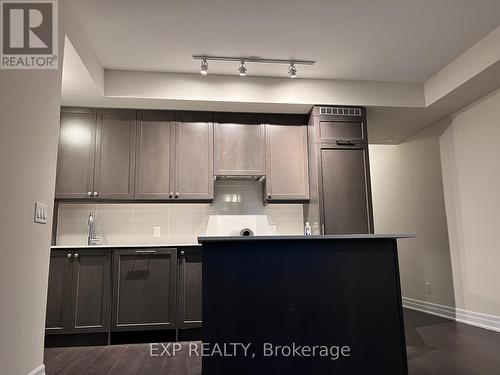 1606 - 9075 Jane Street, Vaughan, ON - Indoor Photo Showing Kitchen