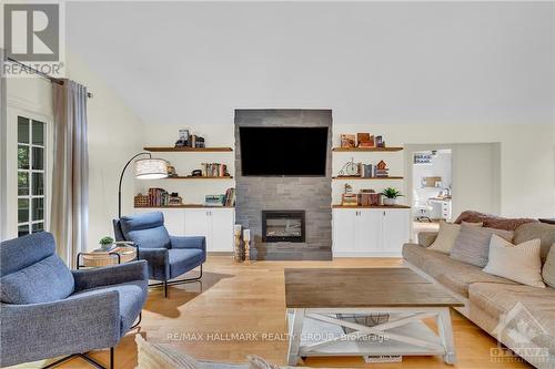 220 Garfield Street, Gananoque, ON - Indoor Photo Showing Living Room With Fireplace