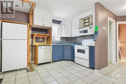 3225B River Road, Horton, ON - Indoor Photo Showing Kitchen