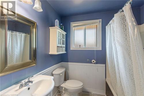 75 Maureen Avenue, Welland, ON - Indoor Photo Showing Bathroom