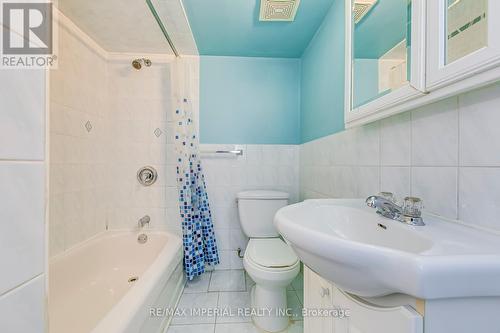 2226 Munns Avenue, Oakville, ON - Indoor Photo Showing Bathroom