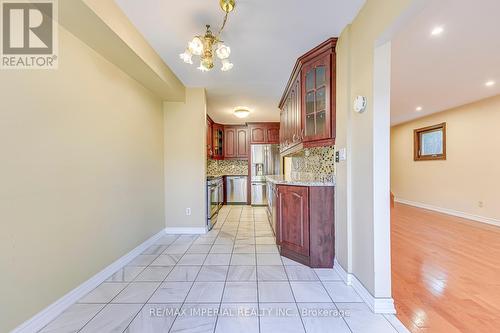 2226 Munns Avenue, Oakville, ON - Indoor