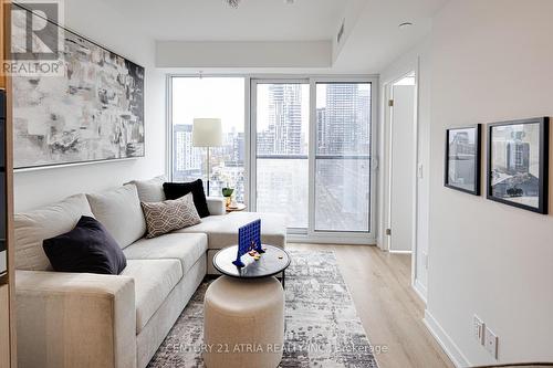 1602 - 319 Jarvis Street, Toronto, ON - Indoor Photo Showing Living Room