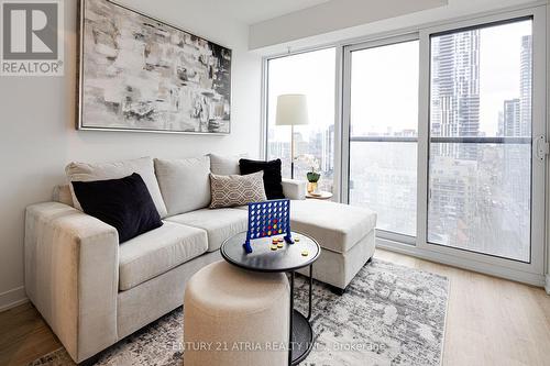 1602 - 319 Jarvis Street, Toronto, ON - Indoor Photo Showing Living Room