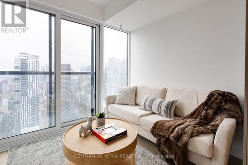 4617 - 319 Jarvis Street, Toronto, ON - Indoor Photo Showing Living Room