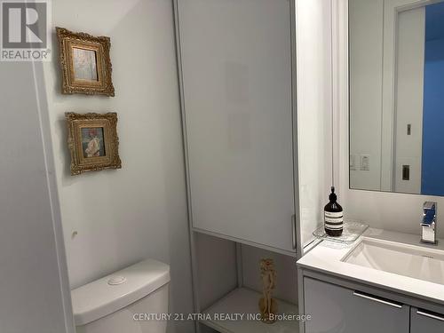 515 - 77 Shuter Street, Toronto, ON - Indoor Photo Showing Bathroom