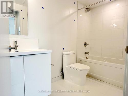 2901 - 238 Simcoe Street, Toronto, ON - Indoor Photo Showing Bathroom