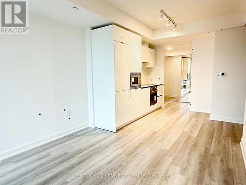 2901 - 238 Simcoe Street, Toronto, ON - Indoor Photo Showing Kitchen