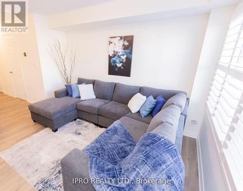 3358 Swordbill Street, Pickering, ON - Indoor Photo Showing Living Room