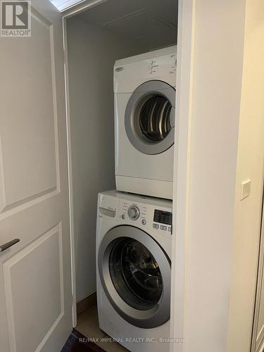 301 - 372 Highway 7 Road E, Richmond Hill, ON - Indoor Photo Showing Laundry Room