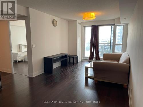 301 - 372 Highway 7 Road E, Richmond Hill, ON - Indoor Photo Showing Living Room